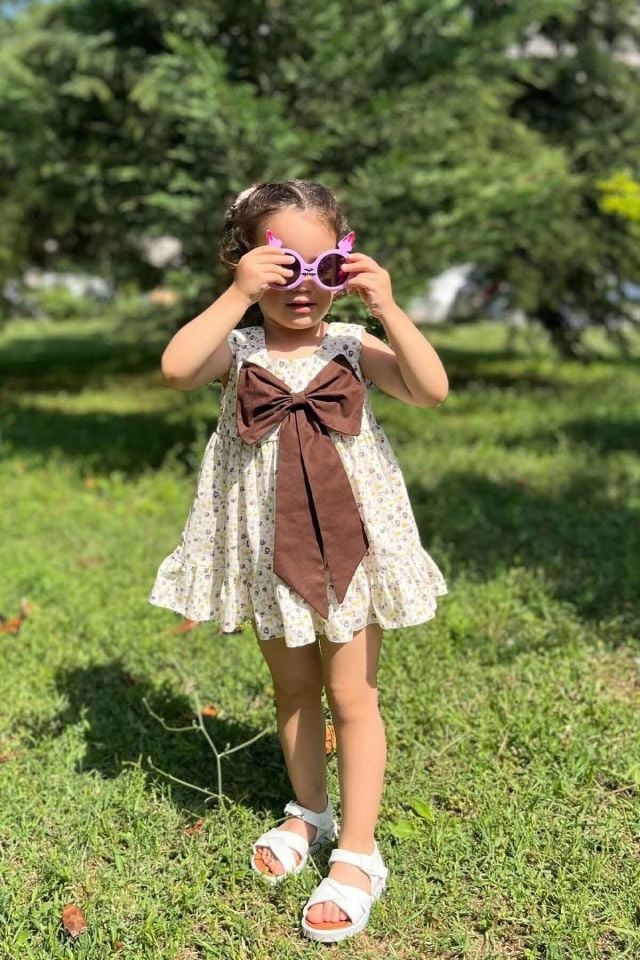 Fiyonk Detaylı Kare Yaka Çiçekli Kahverengi Kız Çocuk Bebek Elbise
