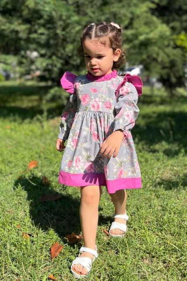 Fırfırlı Gül Desenli Kız Çocuk Bebek Gri Pembe Elbise