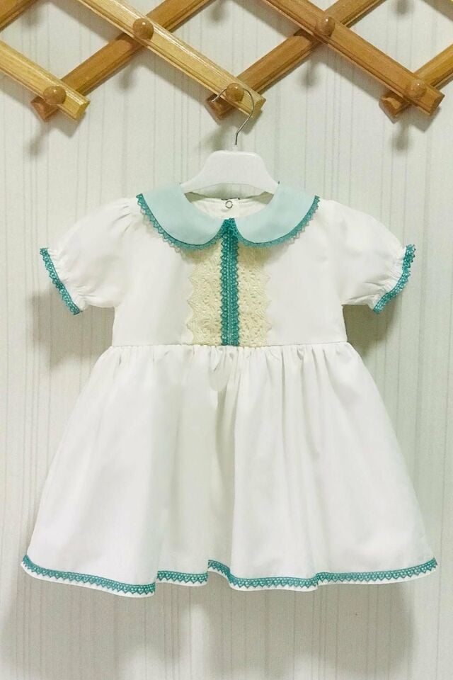 Yeşil Bebe Yaka Dantel Ve Fiyonk Detaylı Özel Tasarım Ekru Kız Çocuk Bebek Elbise