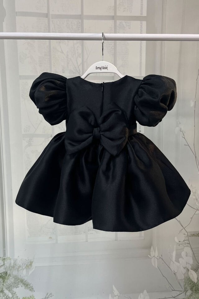 Glänzendes schwarzes bauschiges Abendkleid für Mädchen