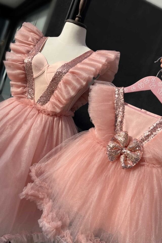 Lachsfarbenes Mutter-Tochter-Baby-Abendkleid mit Kristallen (Preis nicht inbegriffen)