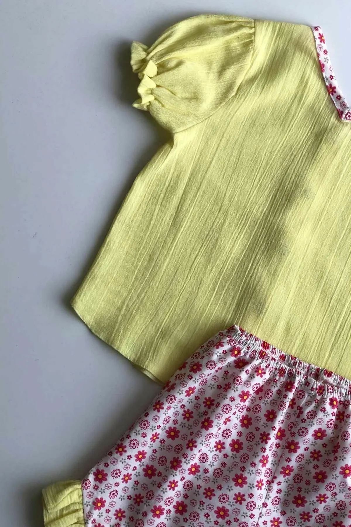 Fırfırlı Çiçekli Şile Bezi Sarı Kız Çocuk Bebek Şort Takım