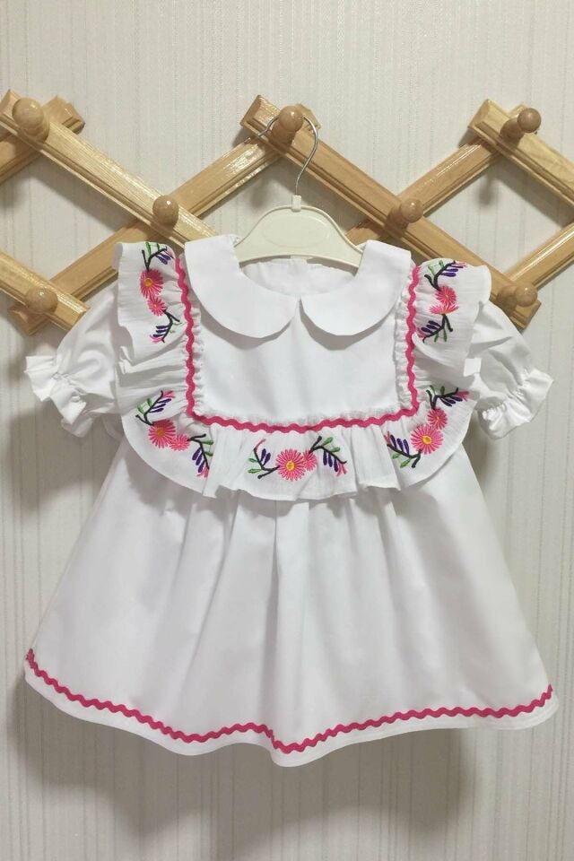 Nakışlı Fırfır Ve Su Taşı Detaylı Beyaz Bebe Yaka Kız Çocuk Bebek Tasarım Elbise